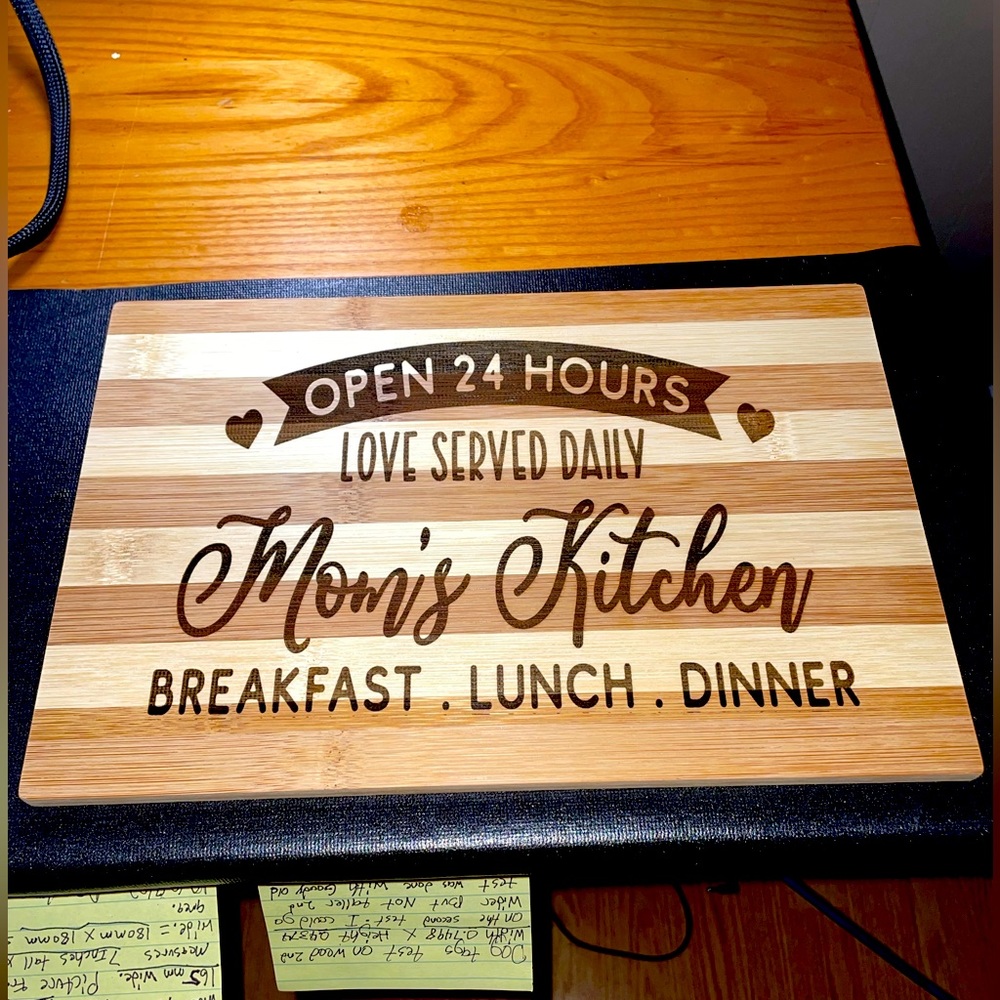 Moms Kitchen Cutting Board (Engraved)